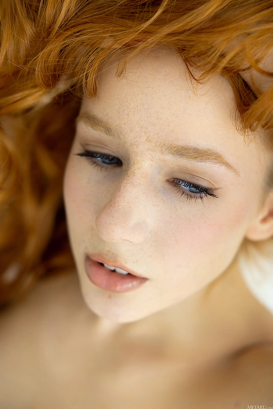 Lila Rouge - Mesmerizing Gaze